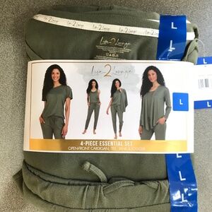 Live 2 lounge 4-Piece Essentials Set